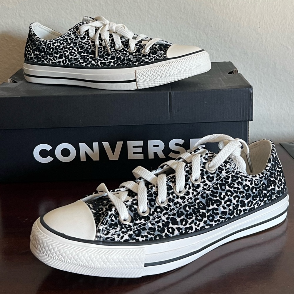 Converse Velvet Cheetah Sneakers Size 8.5
